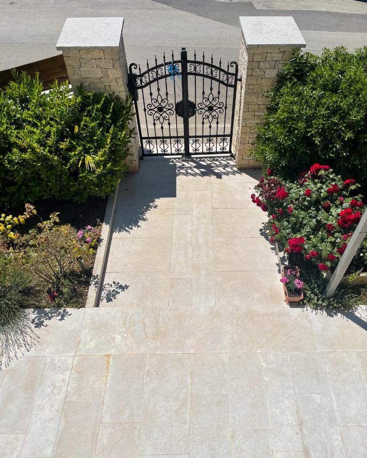 Apartments Borghetto Vinkuran Exterior photo