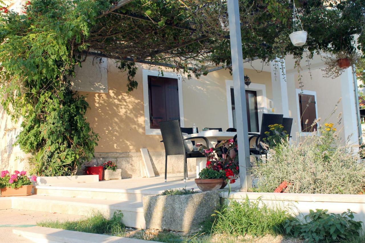 Apartments Borghetto Vinkuran Exterior photo
